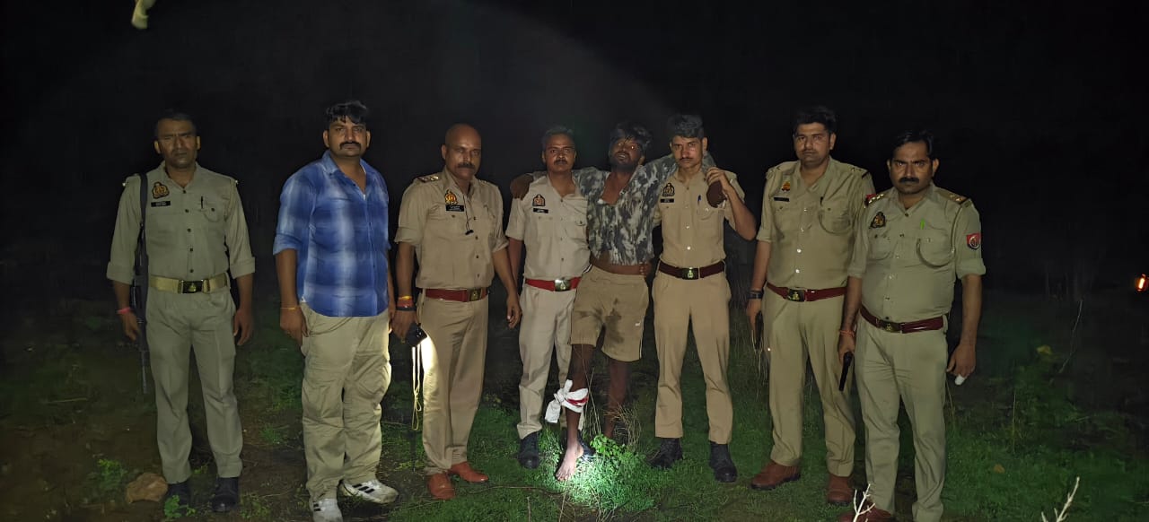 झांसी में कच्छा-बनियान गैंग पर पुलिस का शिकंजा, मुठभेड़ के बाद वांछित बदमाश गिरफ्तार